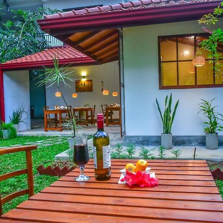 Onera Villa Hikkaduwa Buitenkant foto