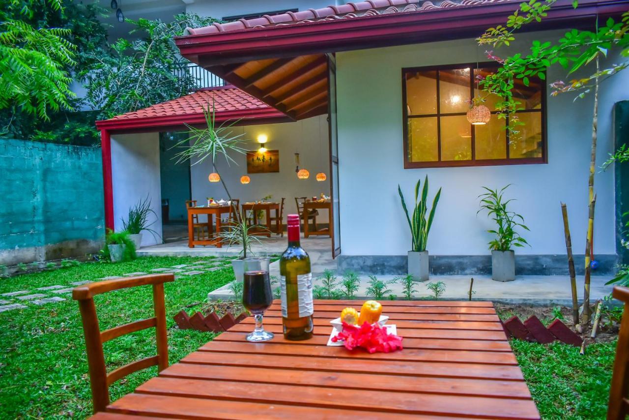 Onera Villa Hikkaduwa Buitenkant foto