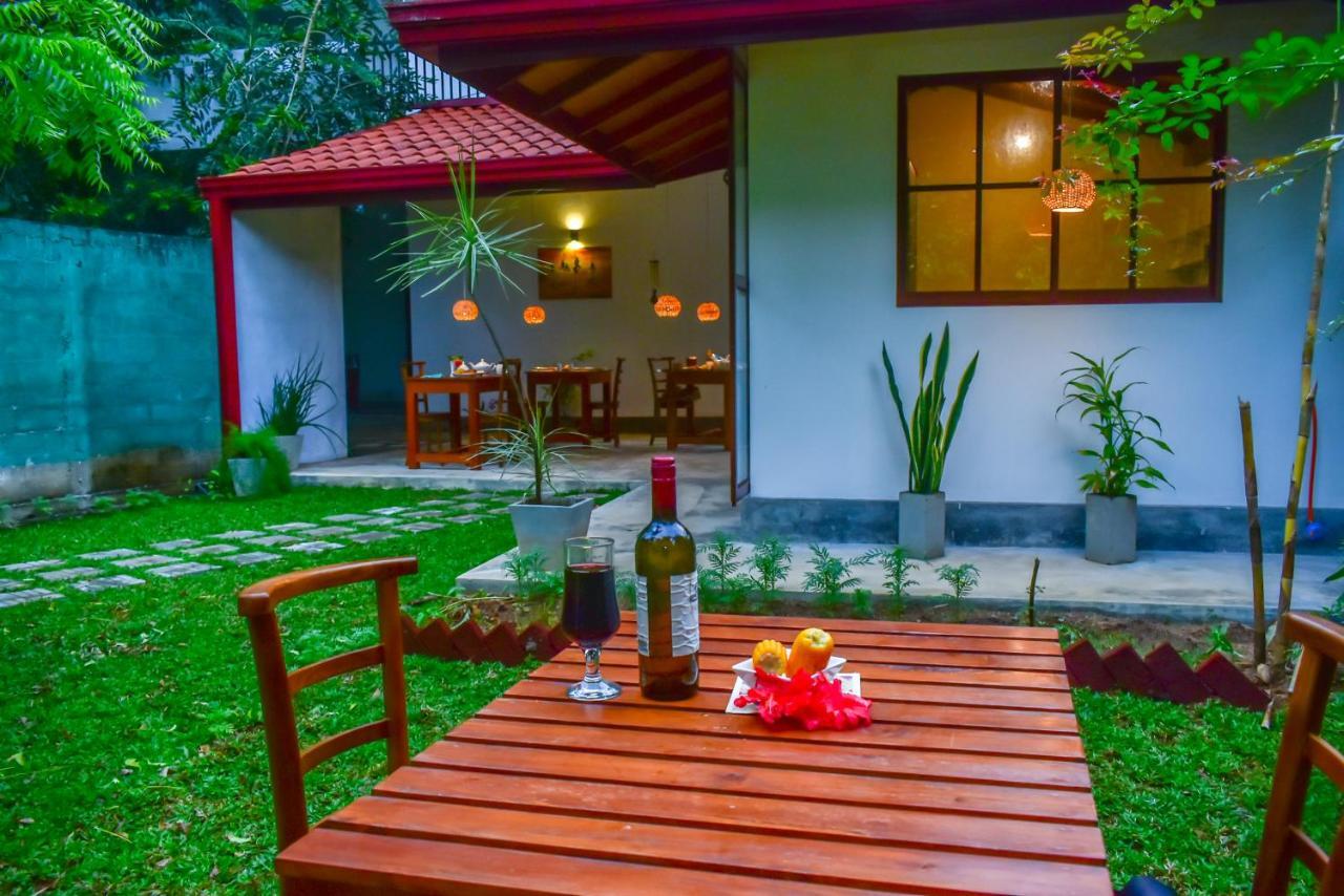 Onera Villa Hikkaduwa Buitenkant foto