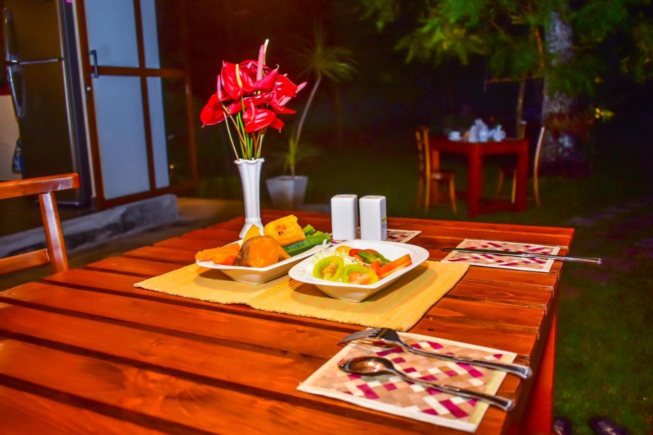 Onera Villa Hikkaduwa Buitenkant foto